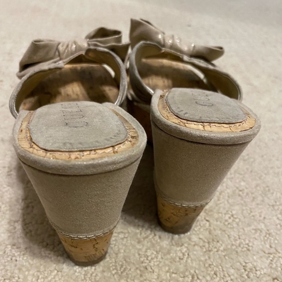 GUESS Bow Wedge Sandals Size 5.5 - Picture 8 of 11